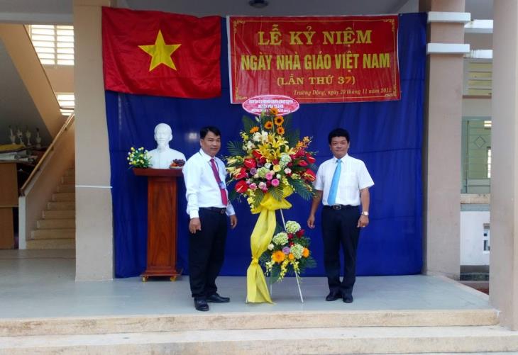 Lãnh đạo huyện Hòa Thành dự họp mặt ngày Nhà giáo Việt Nam 20/11 tại Trường Tiểu học Trường Đông C
